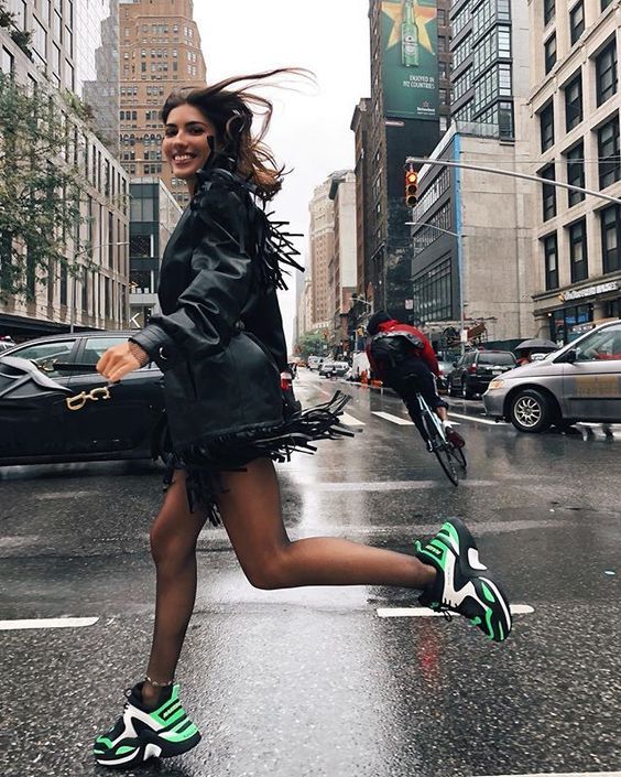 Stílusiskola: idén tavasszal viselj feltűnő sportcipőket -  -  - divat, outfit, sportcipő, stílus, 