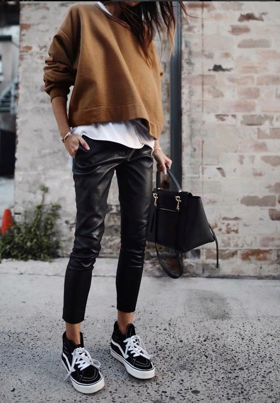 Stílusiskola: így viselj tavasszal feketét -  -  - fekete, outfit, tavasz, 