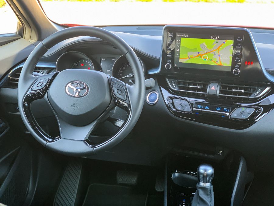 Célba ért – Toyota C-HR Selection 2.0 Hybrid - Autó & Motor - MOBILITY - Toyota C suv, toyota chr, toyota chr 2.0, toyota CHR teszt, toyota crossover, toyota hybrid, toyota SUV, 