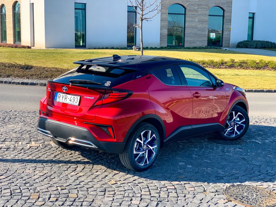 Célba ért – Toyota C-HR Selection 2.0 Hybrid - Autó & Motor - MOBILITY - Toyota C suv, toyota chr, toyota chr 2.0, toyota CHR teszt, toyota crossover, toyota hybrid, toyota SUV, 