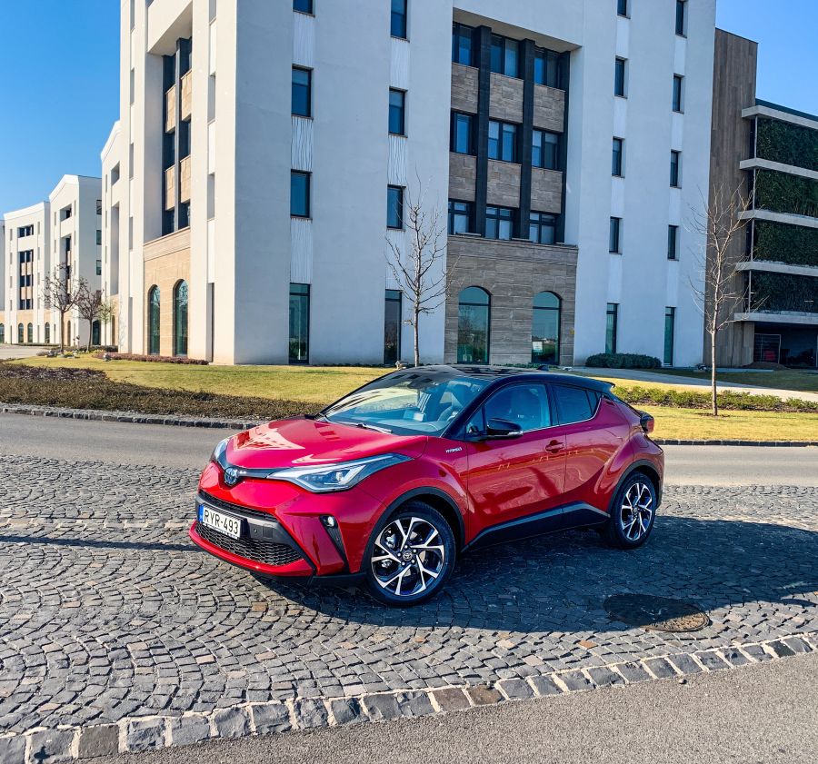 Célba ért – Toyota C-HR Selection 2.0 Hybrid - Autó & Motor - MOBILITY - Toyota C suv, toyota chr, toyota chr 2.0, toyota CHR teszt, toyota crossover, toyota hybrid, toyota SUV, 