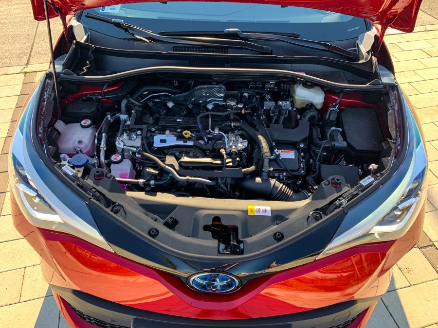 Célba ért – Toyota C-HR Selection 2.0 Hybrid - Autó & Motor - MOBILITY - Toyota C suv, toyota chr, toyota chr 2.0, toyota CHR teszt, toyota crossover, toyota hybrid, toyota SUV, 