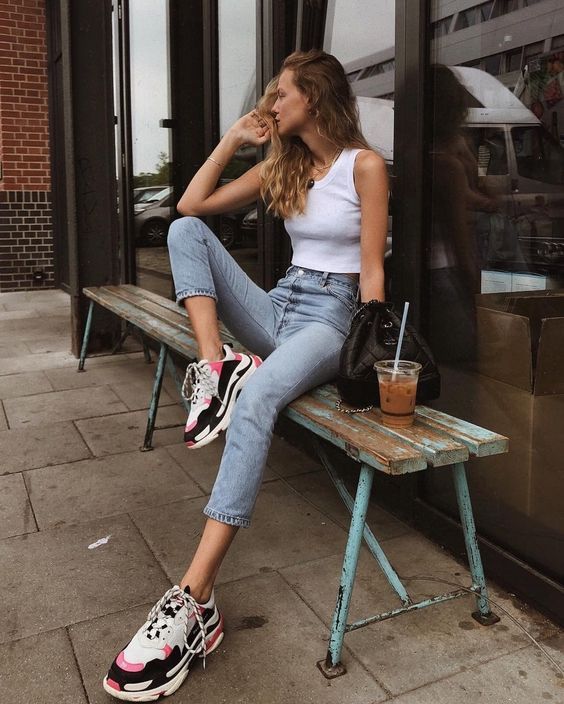 Stílusiskola: Így viselnénk színes sportcipőket -  -  - divat, outfit, sportcipő, stílus, színes sportcipő, tavasz, 