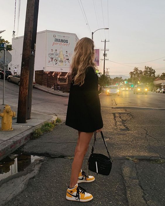 Stílusiskola: Így viselnénk színes sportcipőket -  -  - divat, outfit, sportcipő, stílus, színes sportcipő, tavasz, 