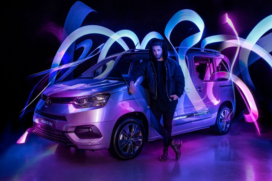 KÜLÖNLEGES HAZAI MŰVÉSZETI PROJEKT FŐSZEREPLŐJE VOLT A VADONATÚJ TOYOTA PROACE CITY VERSO - Autó & Motor - MOBILITY - fotópályázat, toyota, 