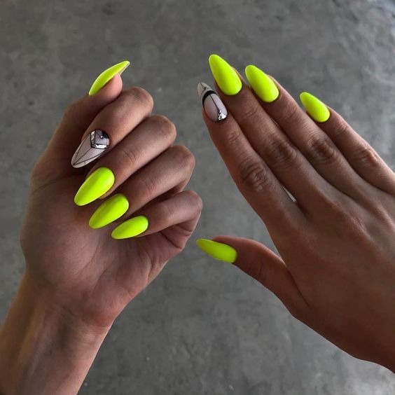 Top10: neon színű manikűr ötletek, melyek segítenek a nyárra hangolódni -  -  - manikűr, neon, neon színek, nyár, 