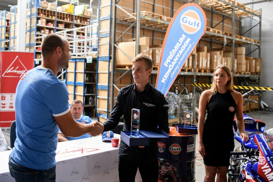 Újabb világmárka áll Sebestyén Peti motorversenyző mellé! - Autó & Motor -  - gulf hungary, Sebestyén Peti,