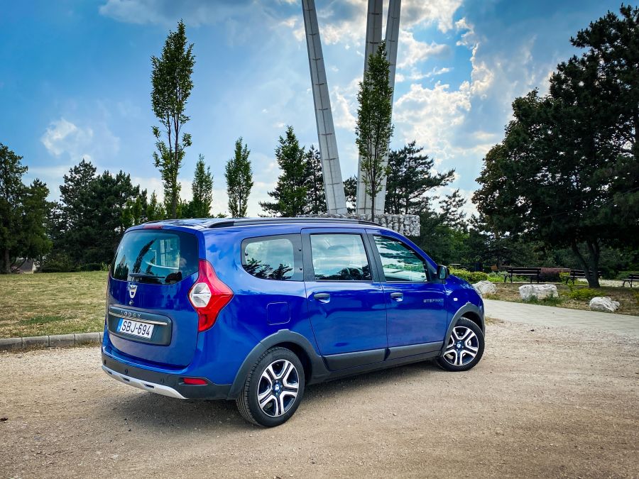 Elvitte a monyómat – Dacia Lodgy 1.3 - Autó & Motor - MOBILITY - dacia lodgy, dacia lodgy 1.3, dacia lodgy 7 személyes, dacia lodgy teszt, lodgy teszt, 