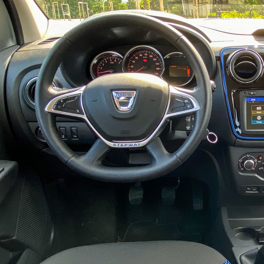 Elvitte a monyómat – Dacia Lodgy 1.3 - Autó & Motor - MOBILITY - dacia lodgy, dacia lodgy 1.3, dacia lodgy 7 személyes, dacia lodgy teszt, lodgy teszt, 