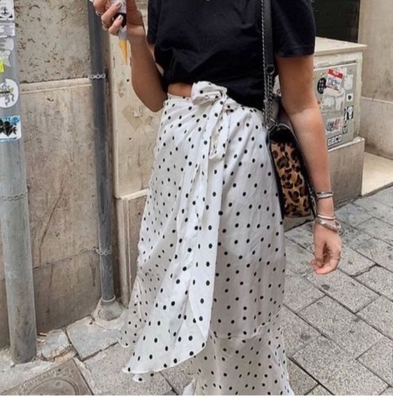 Stílusiskola: így viselj pöttyös szoknyákat -  -  - divat, outfit, pöttyös, stílus, szoknya, 