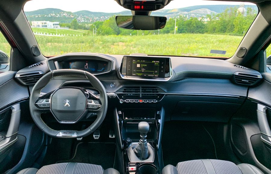 SUV francia módon - Peugeot 2008 1.2 GT Line - Autó & Motor - MOBILITY - peugeot 2008, peugeot 2008 gti teszt, peugeot 2008 teszt, peugeot suv teszt,