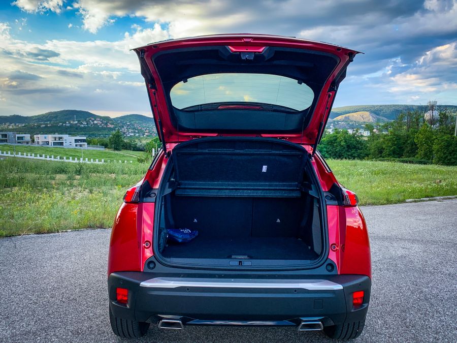 SUV francia módon - Peugeot 2008 1.2 GT Line - Autó & Motor - MOBILITY - peugeot 2008, peugeot 2008 gti teszt, peugeot 2008 teszt, peugeot suv teszt,