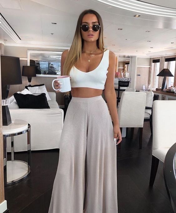 Stílusiskola: így viselj crop topokat idén nyáron -  -  - croptop, divat, nyár, outfit, stílus, 