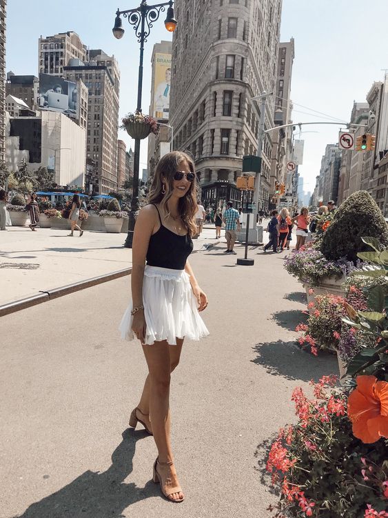 Stílusiskola: így viselj nyáron fehér szoknyákat -  -  - divat, fehér szoknya, outfit, stílus, 