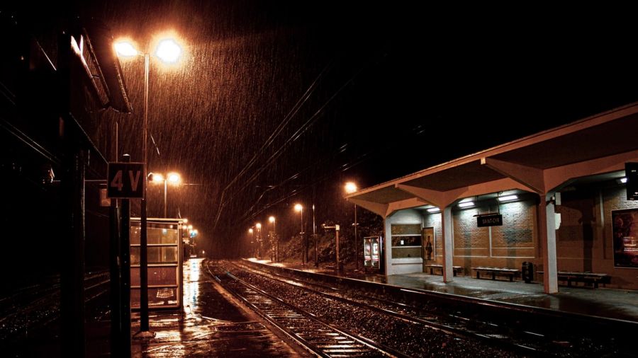 Éjszaka az íróasztal alatt -  -  - emlékek, férfiszemmel, gyermekkor, 