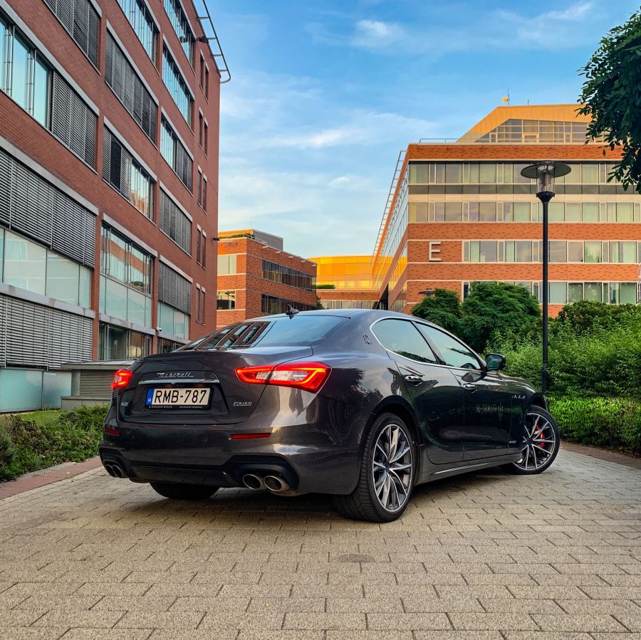 Tradíció, stílus, sebesség – Maserati Ghibli 3.0 V6 - Autó & Motor - MOBILITY - ghibli 3.0 teszt, maserati ghibli, maserati ghibli teszt, maserati teszt, stílusos autók, 