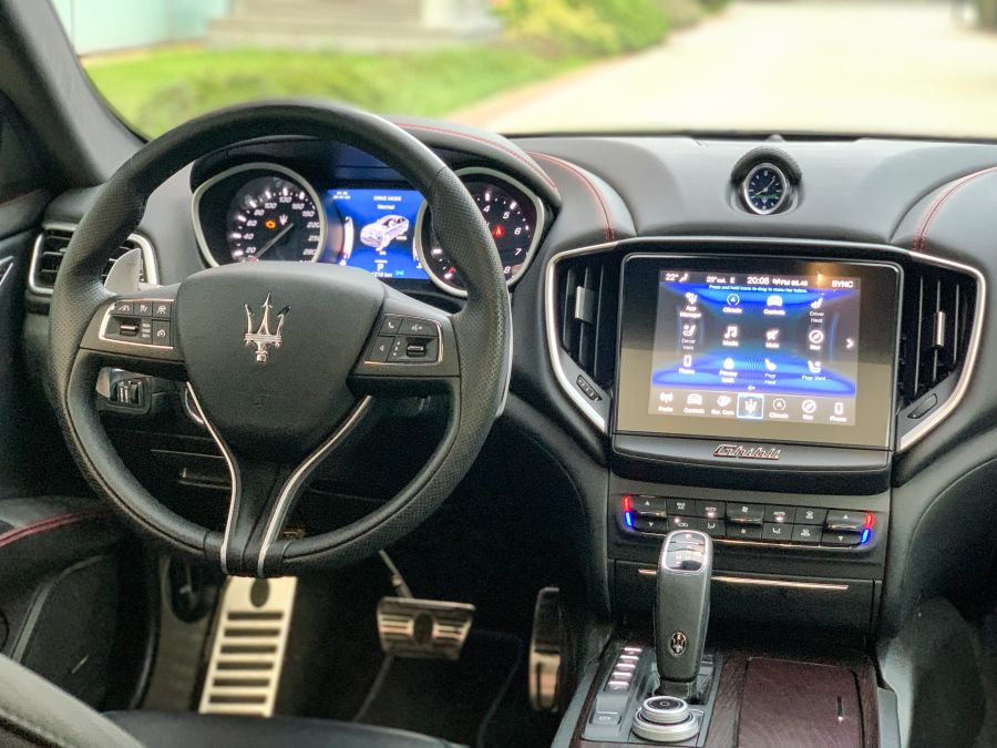 Tradíció, stílus, sebesség – Maserati Ghibli 3.0 V6 - Autó & Motor - MOBILITY - ghibli 3.0 teszt, maserati ghibli, maserati ghibli teszt, maserati teszt, stílusos autók, 