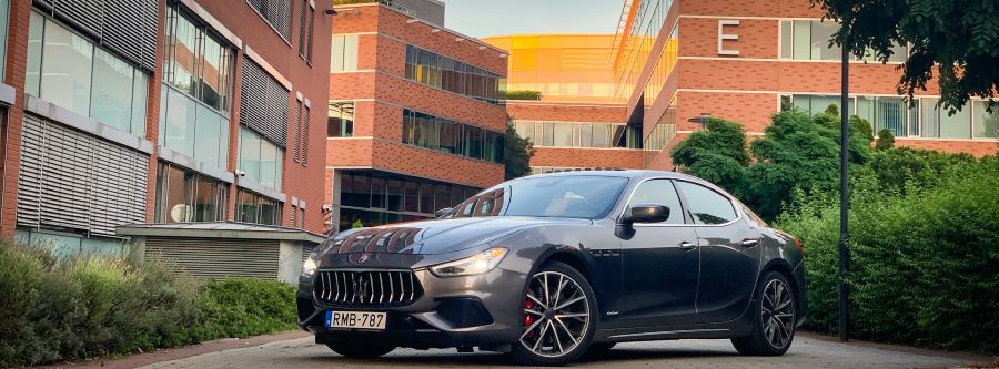 Tradíció, stílus, sebesség – Maserati Ghibli 3.0 V6 - Autó & Motor - MOBILITY - ghibli 3.0 teszt, maserati ghibli, maserati ghibli teszt, maserati teszt, stílusos autók, 