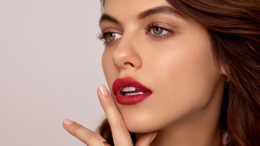 Az ősz uralkodó sminktrendjei -  -  - füstös szem, matt ajkak, őszi sminktrend, tusvonal, 