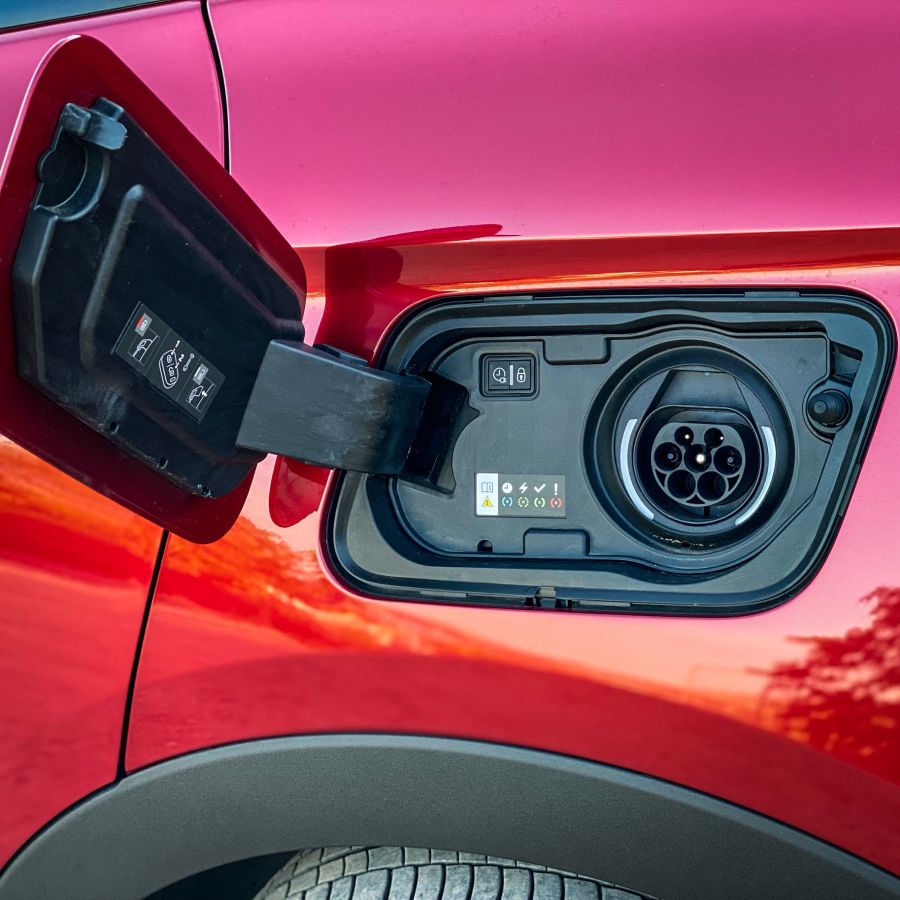 Melyik öltönyt válasszam?  - Opel Grandland X 4Hybrid - Autó & Motor - MOBILITY - opel grandland x 4hybrid teszt, opel grandland x teszt, opel grandlang x teszt, opel hybrid teszt, opel teszt, 