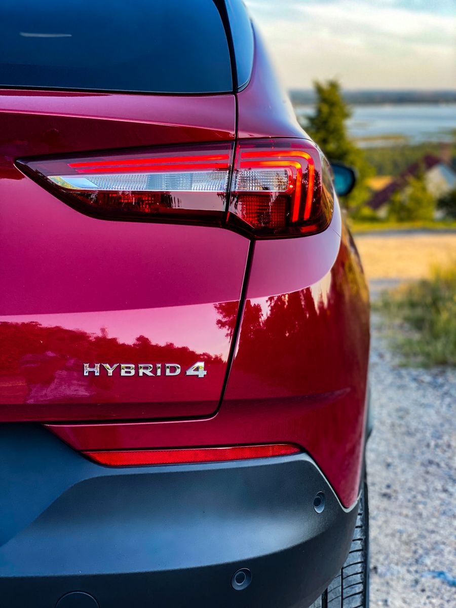 Melyik öltönyt válasszam?  - Opel Grandland X 4Hybrid - Autó & Motor - MOBILITY - opel grandland x 4hybrid teszt, opel grandland x teszt, opel grandlang x teszt, opel hybrid teszt, opel teszt, 