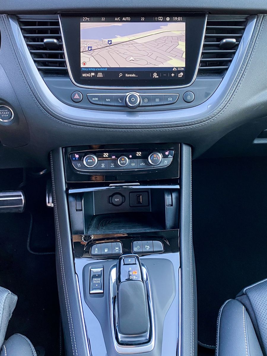 Melyik öltönyt válasszam?  - Opel Grandland X 4Hybrid - Autó & Motor - MOBILITY - opel grandland x 4hybrid teszt, opel grandland x teszt, opel grandlang x teszt, opel hybrid teszt, opel teszt, 