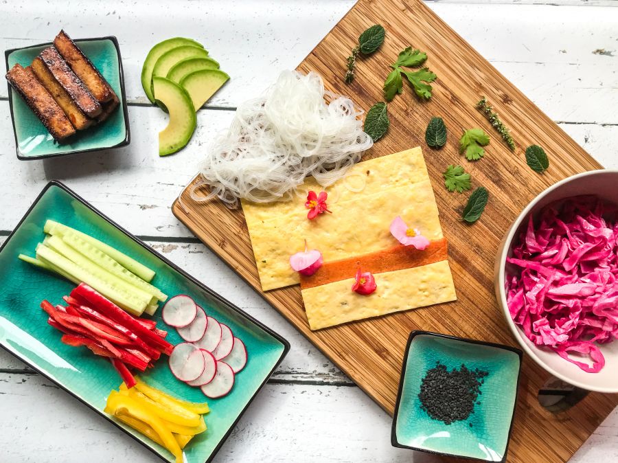 Színes nyári tekercsek tofuval, Ötfűszeres kacsával, mogyoró- és szójaszósszal -  -  - ázsiai ételek, ázsiai receptek, gasztronómia, 