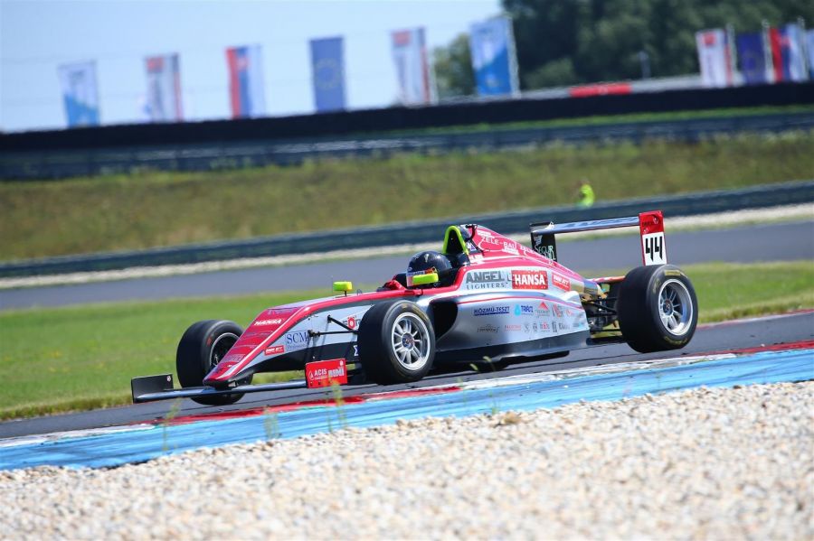 Győzelmek a szomszédban - Autó & Motor -  - gender racing team, 