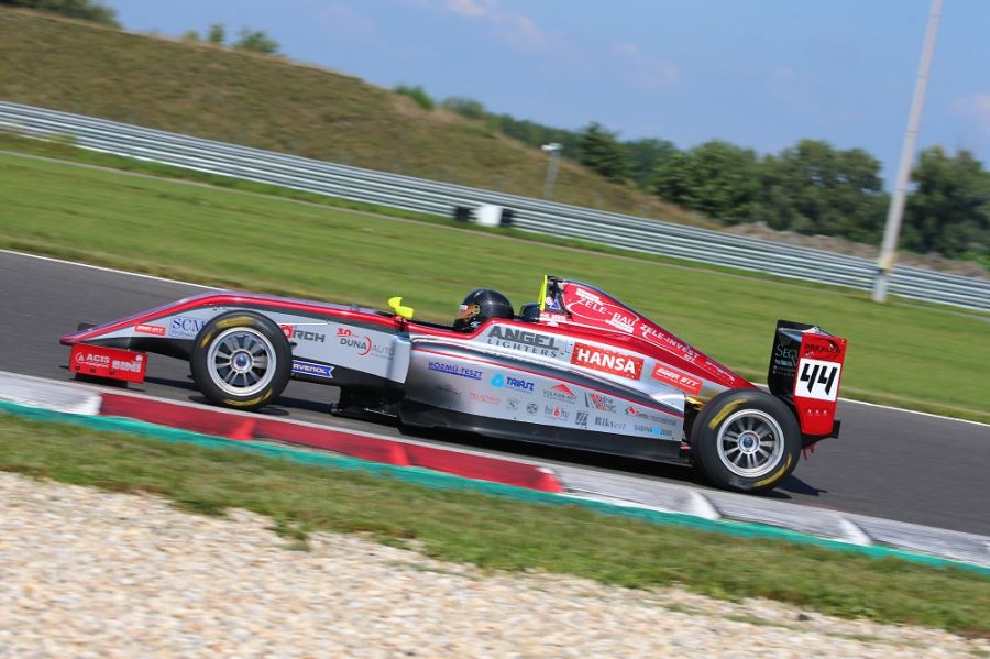 Győzelmek a szomszédban - Autó & Motor -  - gender racing team, 