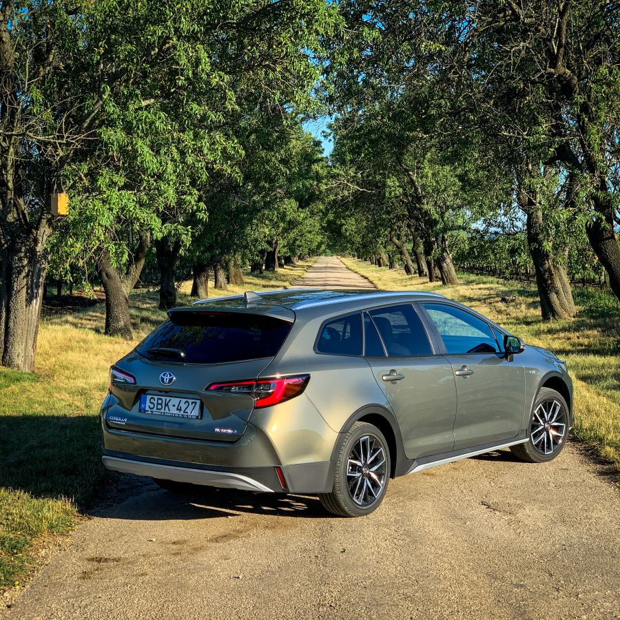 A mindenes – Toyota Corolla Trek - Autó & Motor - MOBILITY - corolla hybrid teszt, corolla kombi teszt, toyota corolla trek teszt, trek teszt, 