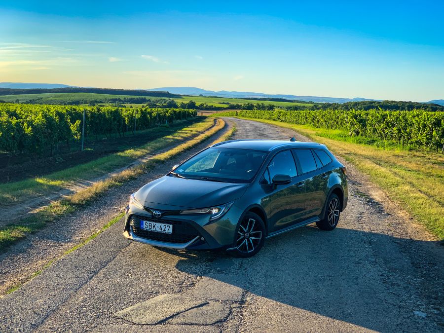 A mindenes – Toyota Corolla Trek - Autó & Motor - MOBILITY - corolla hybrid teszt, corolla kombi teszt, toyota corolla trek teszt, trek teszt, 