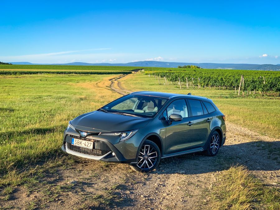 A mindenes – Toyota Corolla Trek - Autó & Motor - MOBILITY - corolla hybrid teszt, corolla kombi teszt, toyota corolla trek teszt, trek teszt, 