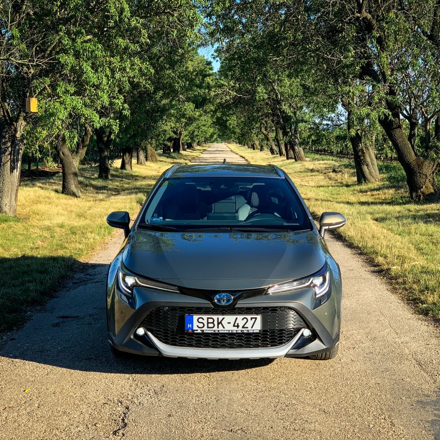 A mindenes – Toyota Corolla Trek - Autó & Motor - MOBILITY - corolla hybrid teszt, corolla kombi teszt, toyota corolla trek teszt, trek teszt, 