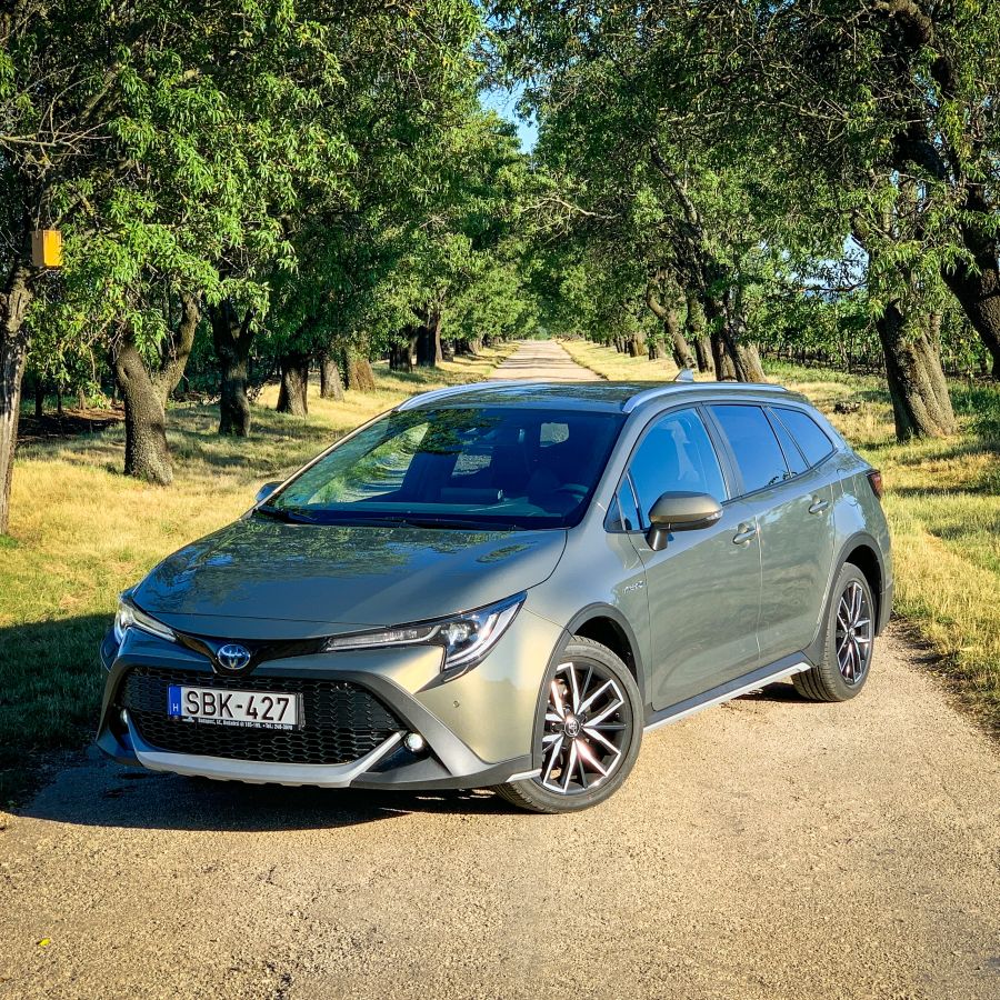 A mindenes – Toyota Corolla Trek - Autó & Motor - MOBILITY - corolla hybrid teszt, corolla kombi teszt, toyota corolla trek teszt, trek teszt, 