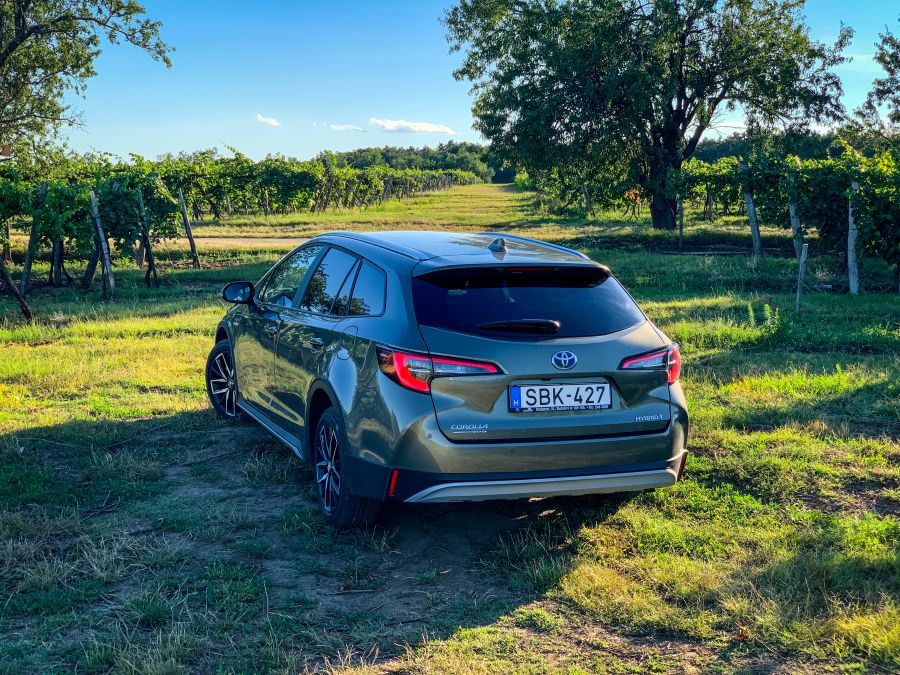 A mindenes – Toyota Corolla Trek - Autó & Motor - MOBILITY - corolla hybrid teszt, corolla kombi teszt, toyota corolla trek teszt, trek teszt, 