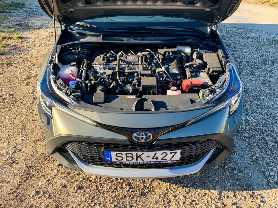 A mindenes – Toyota Corolla Trek - Autó & Motor - MOBILITY - corolla hybrid teszt, corolla kombi teszt, toyota corolla trek teszt, trek teszt, 