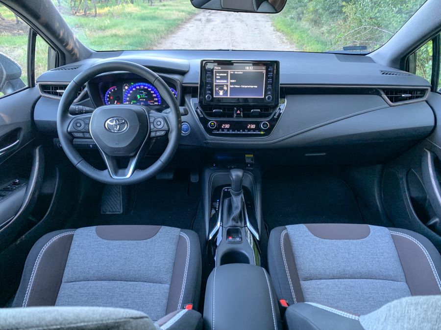 A mindenes – Toyota Corolla Trek - Autó & Motor - MOBILITY - corolla hybrid teszt, corolla kombi teszt, toyota corolla trek teszt, trek teszt, 