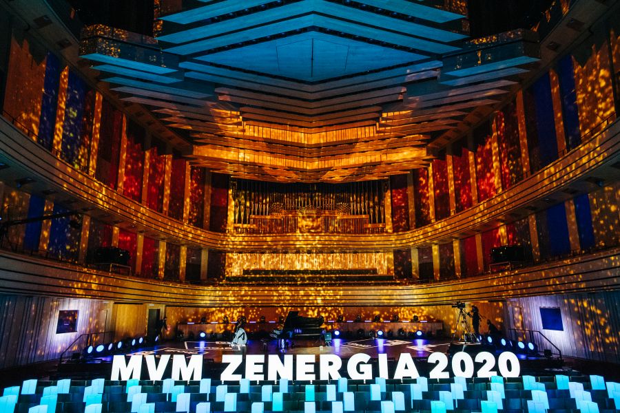 Jótékonykodás komolyzene és látványfestés segítségével - MVM Zenergia 2020 online koncert - Kikapcsoló - STYLENEWS - koncert, mvm, mvm zenergia,