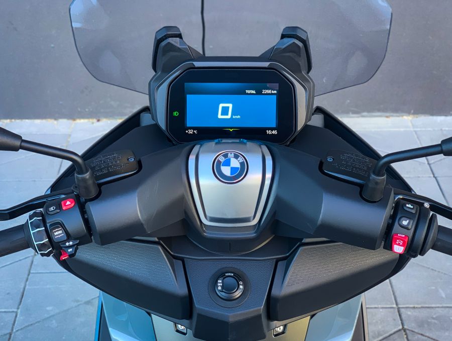 Univerzális – BMW C400GT - Autó & Motor - MOBILITY - bmw 400 teszt, bmw c400 teszt, BMW c400gt teszt, bmw robogó teszt,