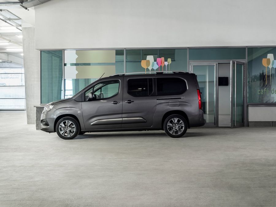 Nem véletlenül a nagycsaládos autóvásárlási program favoritja a Toyota Proace City Verso - Autó & Motor -  - proace city verso, toyota,