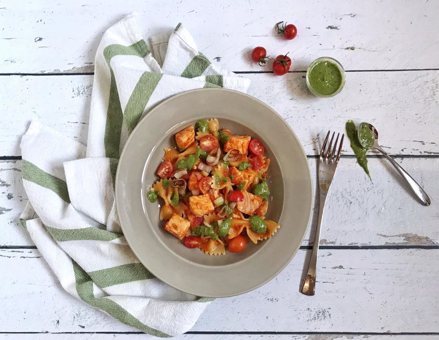 Lazacos farfalle (pirított újhagyma, tökmagos petrezselymes pesto) -  -  - farfalle, gasztronómia, lazacos farfalle, pestos tészta, tészta, 