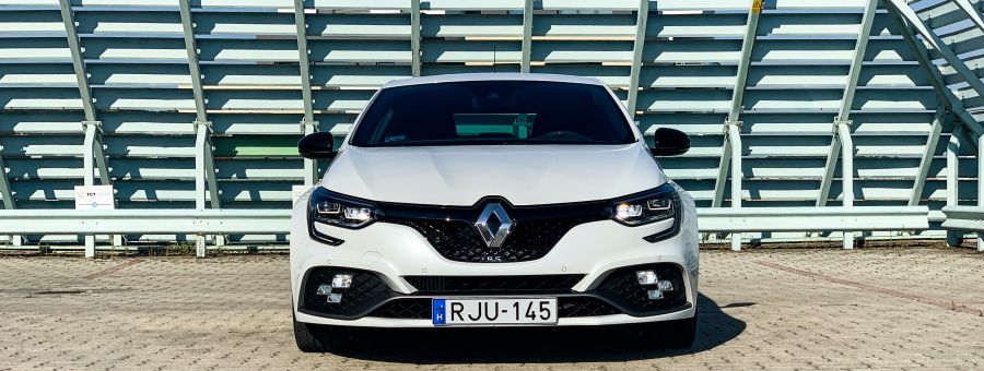 A versenypálya folytatódik – Renault Megane R.S. Trophy EDC - Autó & Motor - MOBILITY - megane r.s. teszt, renault megane r.s. EDC teszt, renault megane r.s. trophy automata teszt, renault megane trophy teszt, renault sport teszt, 