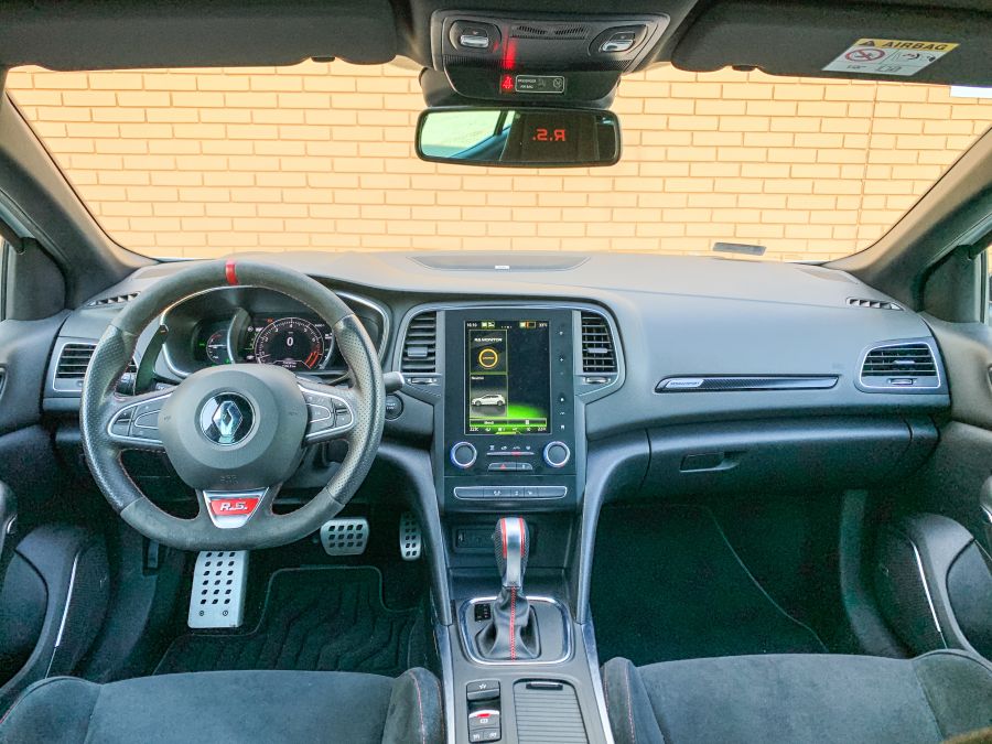 A versenypálya folytatódik – Renault Megane R.S. Trophy EDC - Autó & Motor - MOBILITY - megane r.s. teszt, renault megane r.s. EDC teszt, renault megane r.s. trophy automata teszt, renault megane trophy teszt, renault sport teszt, 