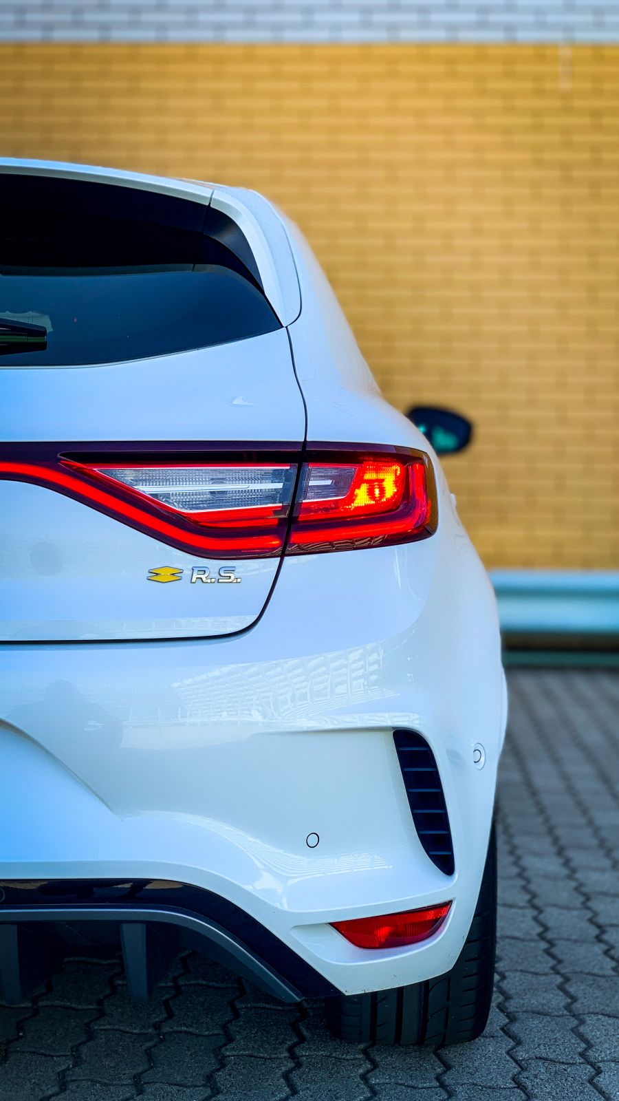 A versenypálya folytatódik – Renault Megane R.S. Trophy EDC - Autó & Motor - MOBILITY - megane r.s. teszt, renault megane r.s. EDC teszt, renault megane r.s. trophy automata teszt, renault megane trophy teszt, renault sport teszt, 