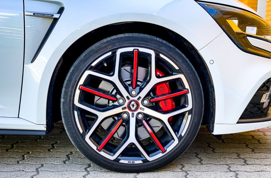 A versenypálya folytatódik – Renault Megane R.S. Trophy EDC - Autó & Motor - MOBILITY - megane r.s. teszt, renault megane r.s. EDC teszt, renault megane r.s. trophy automata teszt, renault megane trophy teszt, renault sport teszt, 