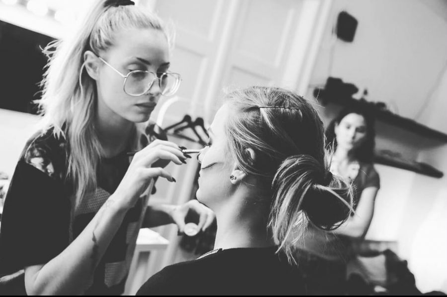 'Nehéz dolog ez most, de mindig lehet miért hálásnak lenni.' - Beszélgetés Schaub Vivien, beauty sminkessel -  -  - beauty, interjú, sminkes, 