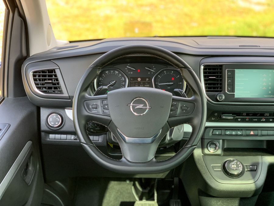 Akár fel is állhatsz benne – Opel Zafira Life L Business innovation - Autó & Motor - MOBILITY - opel zafira, opel zafira 2020, opel zafira life teszt, 