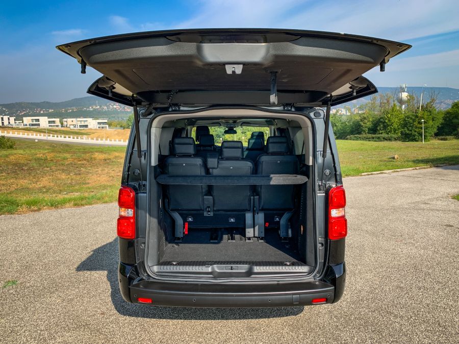 Akár fel is állhatsz benne – Opel Zafira Life L Business innovation - Autó & Motor - MOBILITY - opel zafira, opel zafira 2020, opel zafira life teszt, 