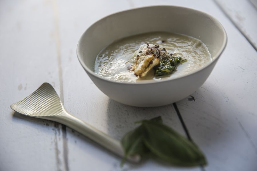 Sült zellerkrémleves (ropogós zeller, borsos kecskesajt, petrezselyem relish) -  -  - gasztronómia, krémlevesek, receptek,