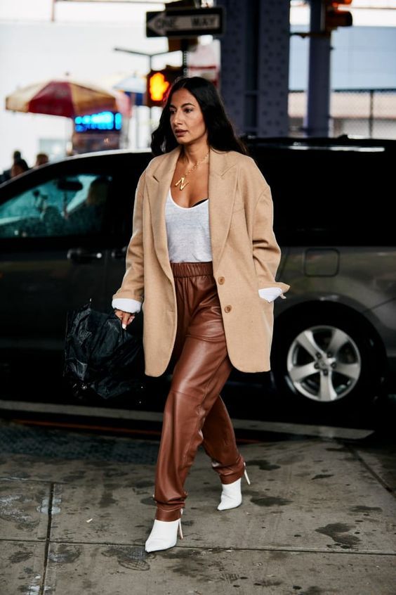 Stílusiskola: így viselj barna bőrnadrágokat -  -  - barna, bőrnadrág, divat, outfit, ősz, stílus, 